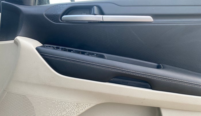 2021 KIA SONET HTX 1.0 IMT, Petrol, Manual, 31,944 km, Driver Side Door Panels Control