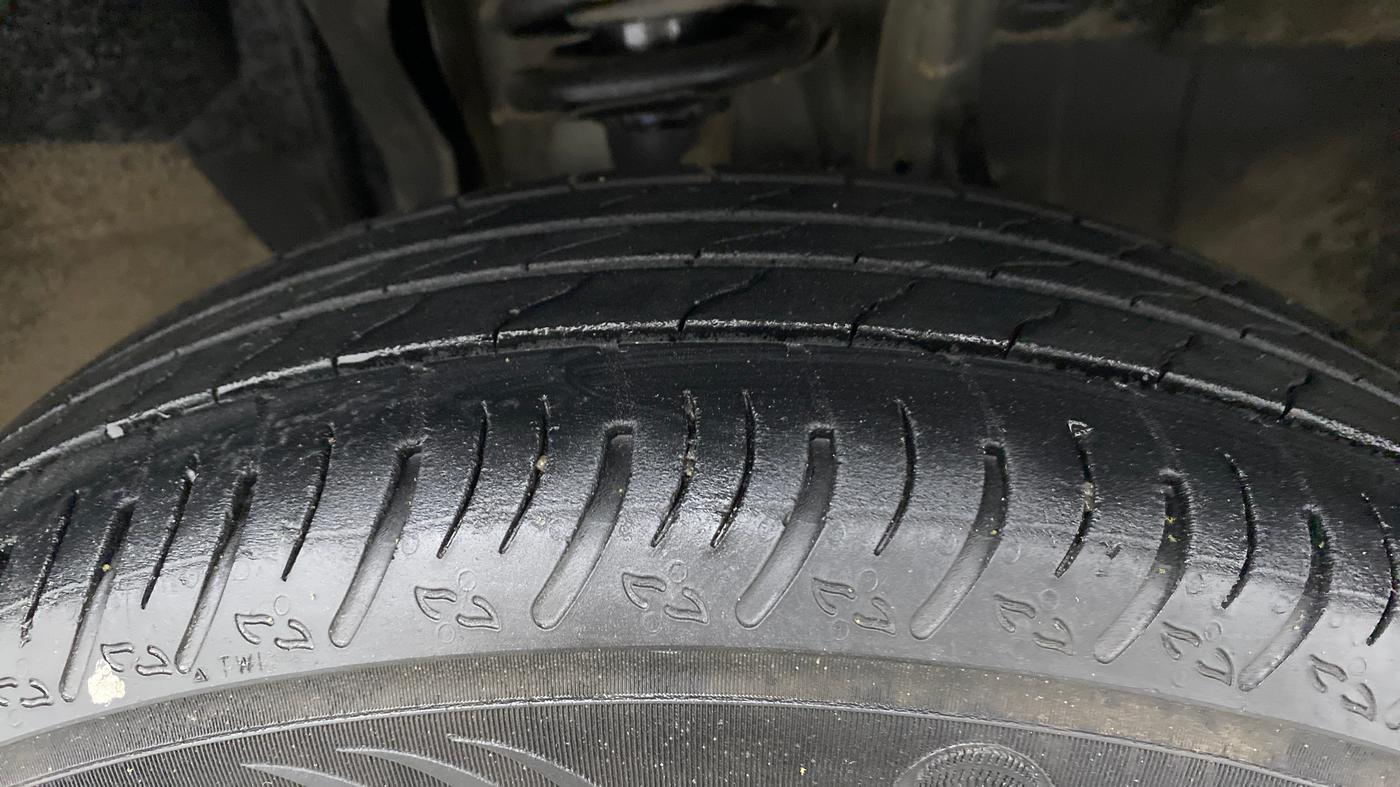 2021 Nissan MAGNITE XE, Petrol, Manual, 33,921 km, Right Front Tyre Tread