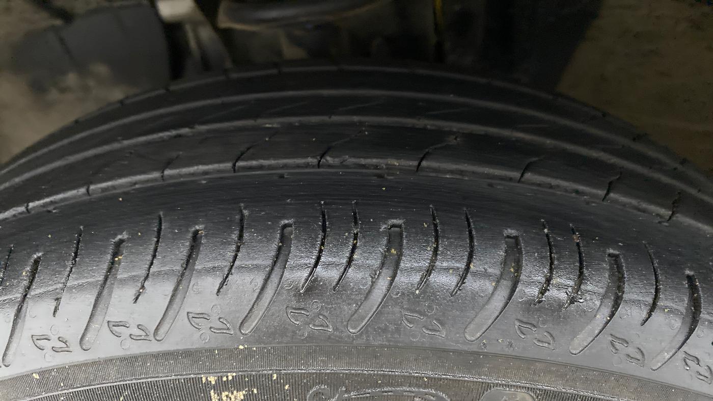 2021 Nissan MAGNITE XE, Petrol, Manual, 33,921 km, Left Front Tyre Tread
