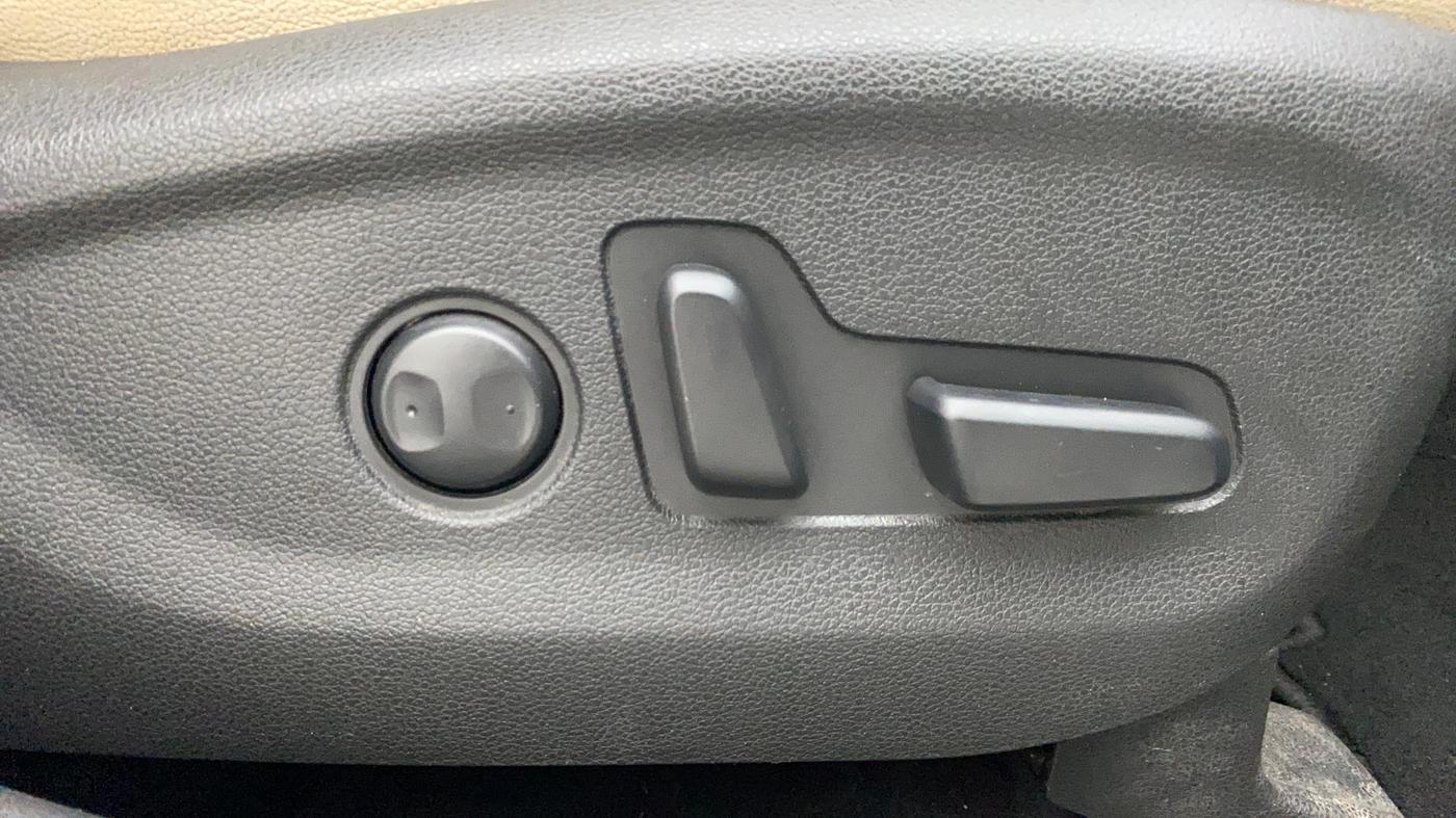 2019 Hyundai Tucson GLS 2WD AT PETROL, Petrol, Automatic, 63,629 km, Driver Side Adjustment Panel