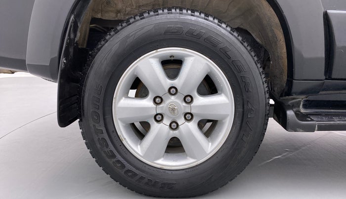 2009 Toyota Fortuner 3.0 MT 4X4, Diesel, Manual, 2,17,011 km, Right Rear Wheel