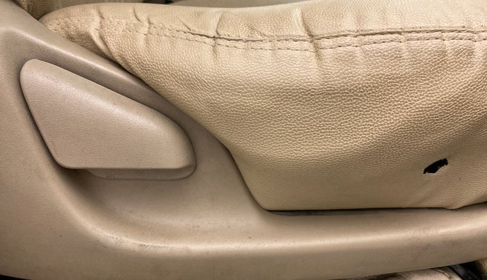 2009 Toyota Fortuner 3.0 MT 4X4, Diesel, Manual, 2,17,011 km, Driver Side Adjustment Panel