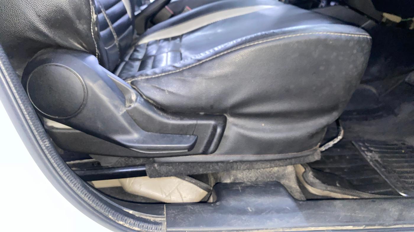 2020 Maruti Swift LXI, Petrol, Manual, 61,971 km, Driver Side Adjustment Panel