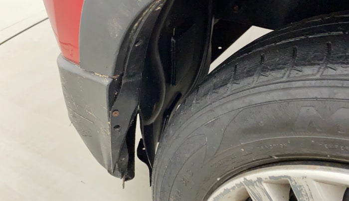 2017 Mahindra Kuv100 K4 6 STR, Petrol, Manual, 31,501 km, Left fender - Lining loose