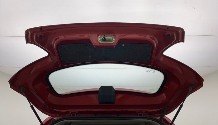 2017 Mahindra Kuv100 K4 6 STR, Petrol, Manual, 31,501 km, Boot Door Open