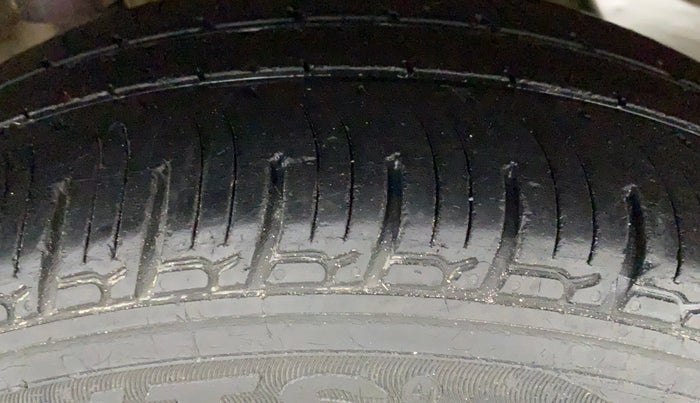 2017 Mahindra Kuv100 K4 6 STR, Petrol, Manual, 31,501 km, Right Rear Tyre Tread