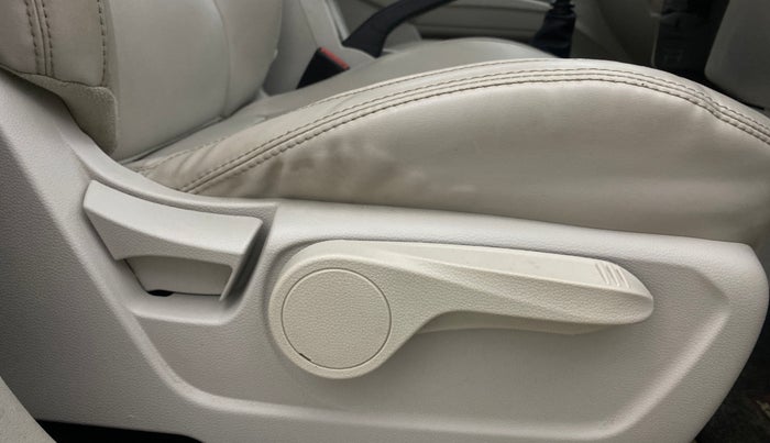 2022 Mahindra XUV300 W8 (O) 1.2 PETROL, Petrol, Manual, 47,398 km, Driver Side Adjustment Panel
