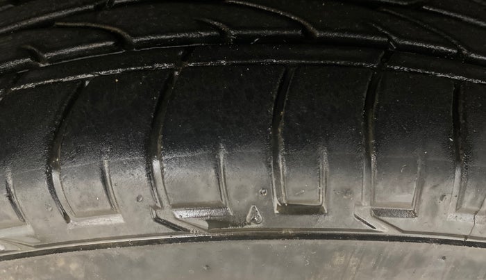 2022 Mahindra XUV300 W8 (O) 1.2 PETROL, Petrol, Manual, 47,398 km, Left Front Tyre Tread