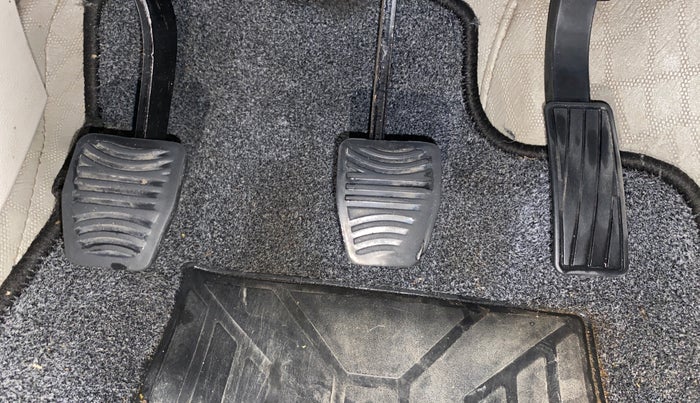 2022 Mahindra XUV300 W8 (O) 1.2 PETROL, Petrol, Manual, 47,398 km, Pedals