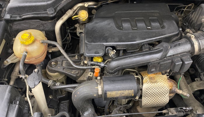 2022 Mahindra XUV300 W8 (O) 1.2 PETROL, Petrol, Manual, 47,398 km, Engine View - Right