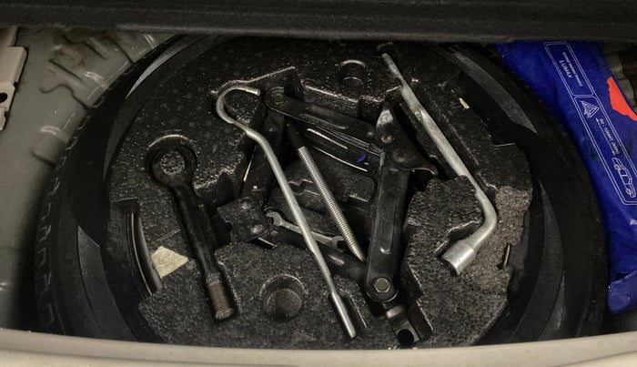 2022 Mahindra XUV300 W8 (O) 1.2 PETROL, Petrol, Manual, 47,398 km, Spare Tyre