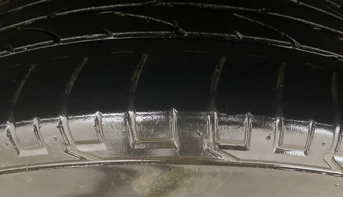 2022 Mahindra XUV300 W8 (O) 1.2 PETROL, Petrol, Manual, 47,398 km, Right Rear Tyre Tread