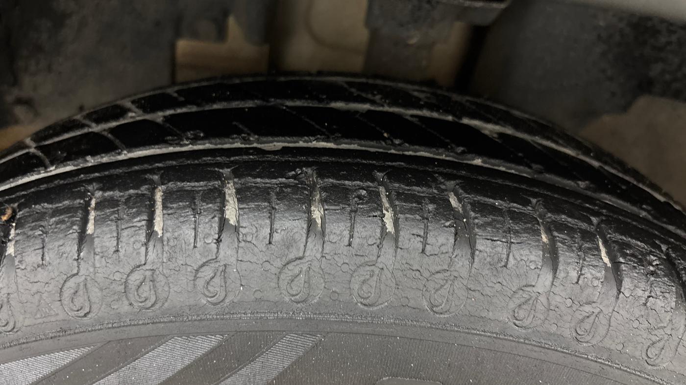 2020 Renault Kwid RXT 1.0 AMT (O), Petrol, Automatic, 33,268 km, Left Front Tyre Tread