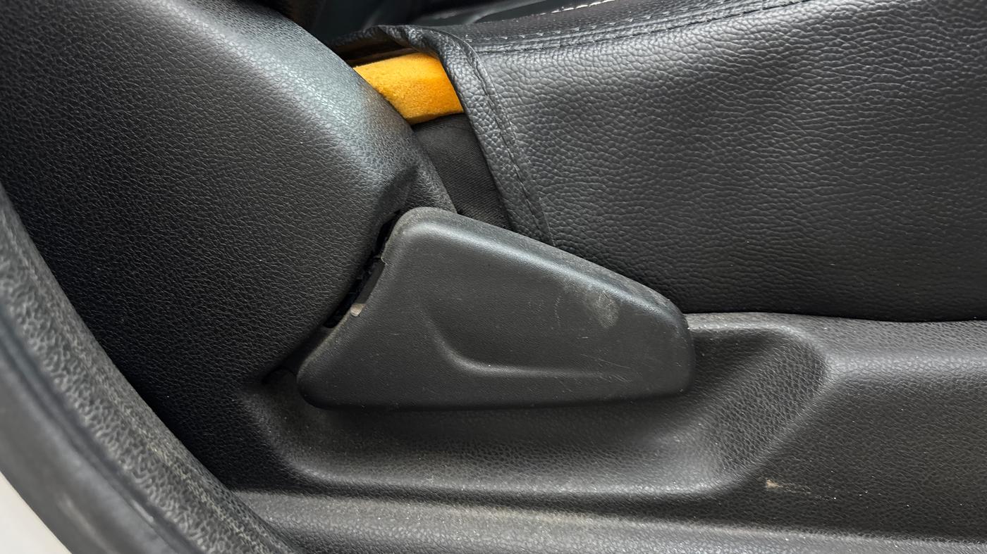2020 Renault Kwid RXT 1.0 AMT (O), Petrol, Automatic, 33,268 km, Driver Side Adjustment Panel