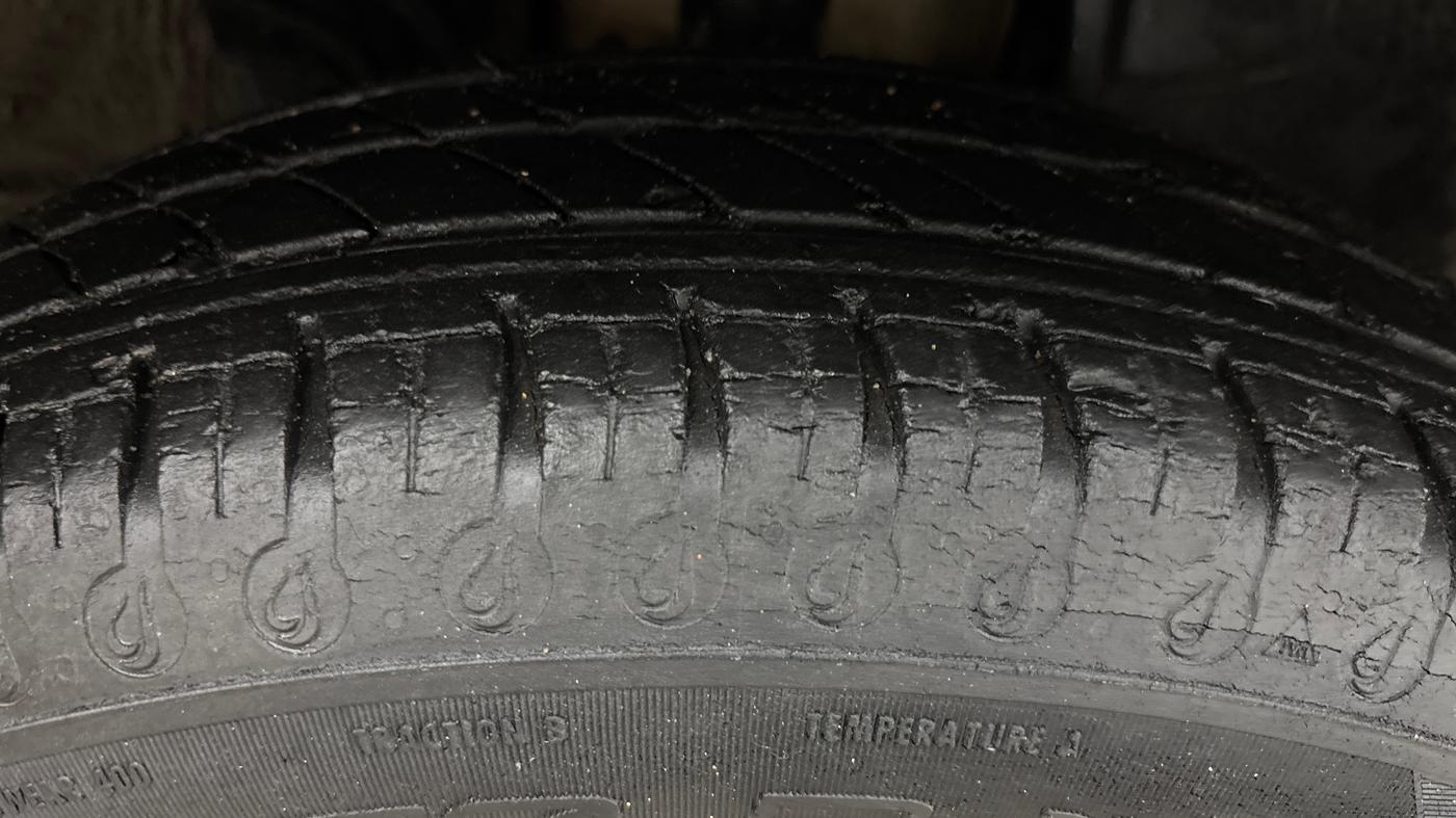 2020 Renault Kwid RXT 1.0 AMT (O), Petrol, Automatic, 33,268 km, Right Front Tyre Tread