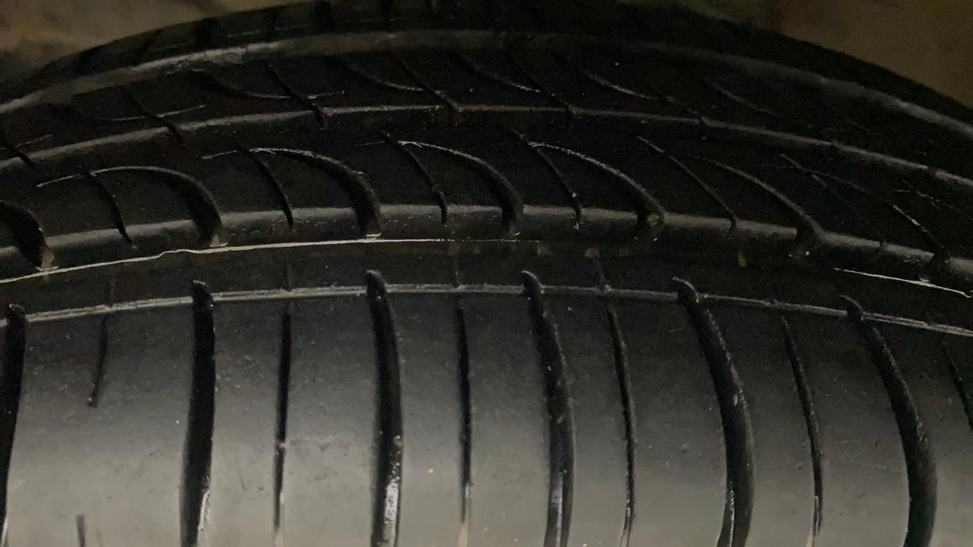2014 Maruti Wagon R Stingray VXI, Petrol, Manual, 99,934 km, Left Front Tyre Tread