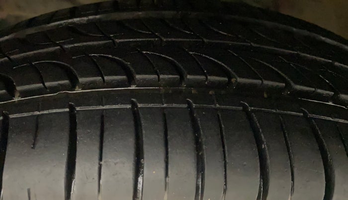 2014 Maruti Wagon R Stingray VXI, Petrol, Manual, 99,934 km, Left Front Tyre Tread