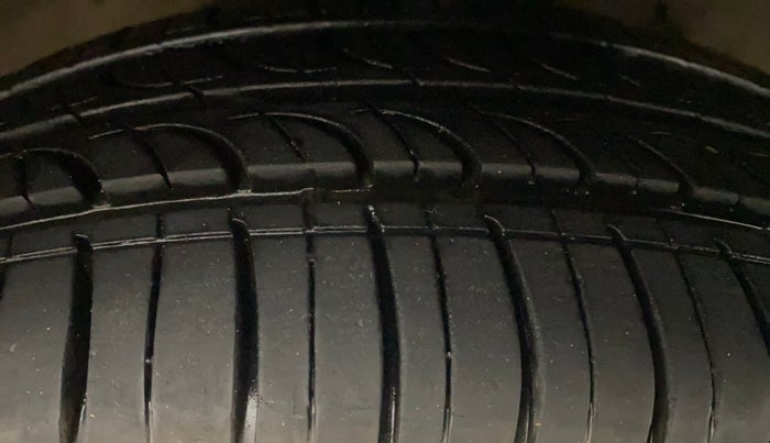 2014 Maruti Wagon R Stingray VXI, Petrol, Manual, 99,934 km, Right Front Tyre Tread