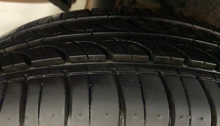 2014 Maruti Wagon R Stingray VXI, Petrol, Manual, 99,934 km, Right Rear Tyre Tread