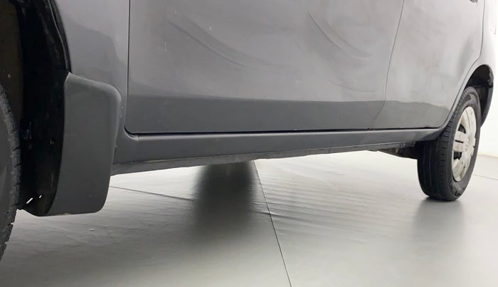 2017 Maruti Alto 800 LXI, Petrol, Manual, 95,373 km, Left running board - Minor scratches