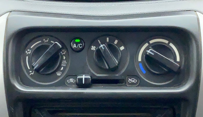 2017 Maruti Alto 800 LXI, Petrol, Manual, 95,373 km, AC Unit - Directional switch has minor damage