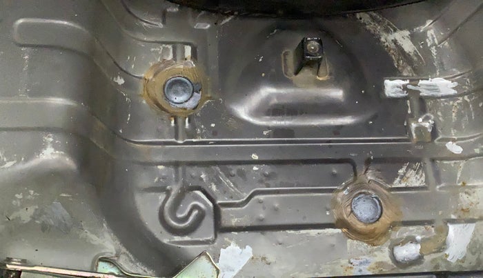 2017 Maruti Alto 800 LXI, Petrol, Manual, 95,373 km, Boot floor - Slight discoloration