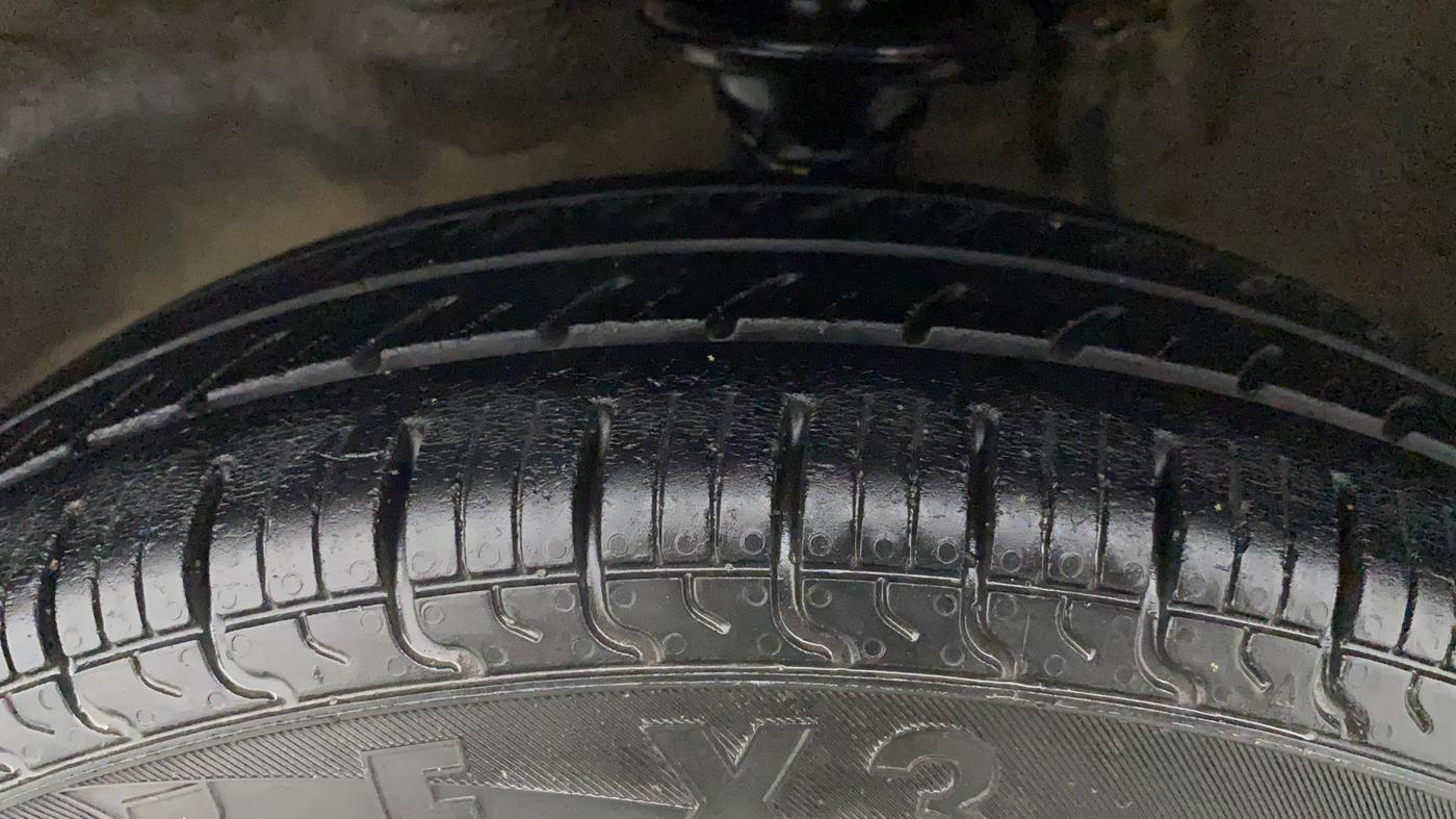 2017 Maruti Alto 800 LXI, Petrol, Manual, 95,373 km, Left Front Tyre Tread