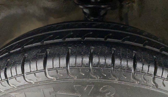 2017 Maruti Alto 800 LXI, Petrol, Manual, 95,373 km, Left Front Tyre Tread