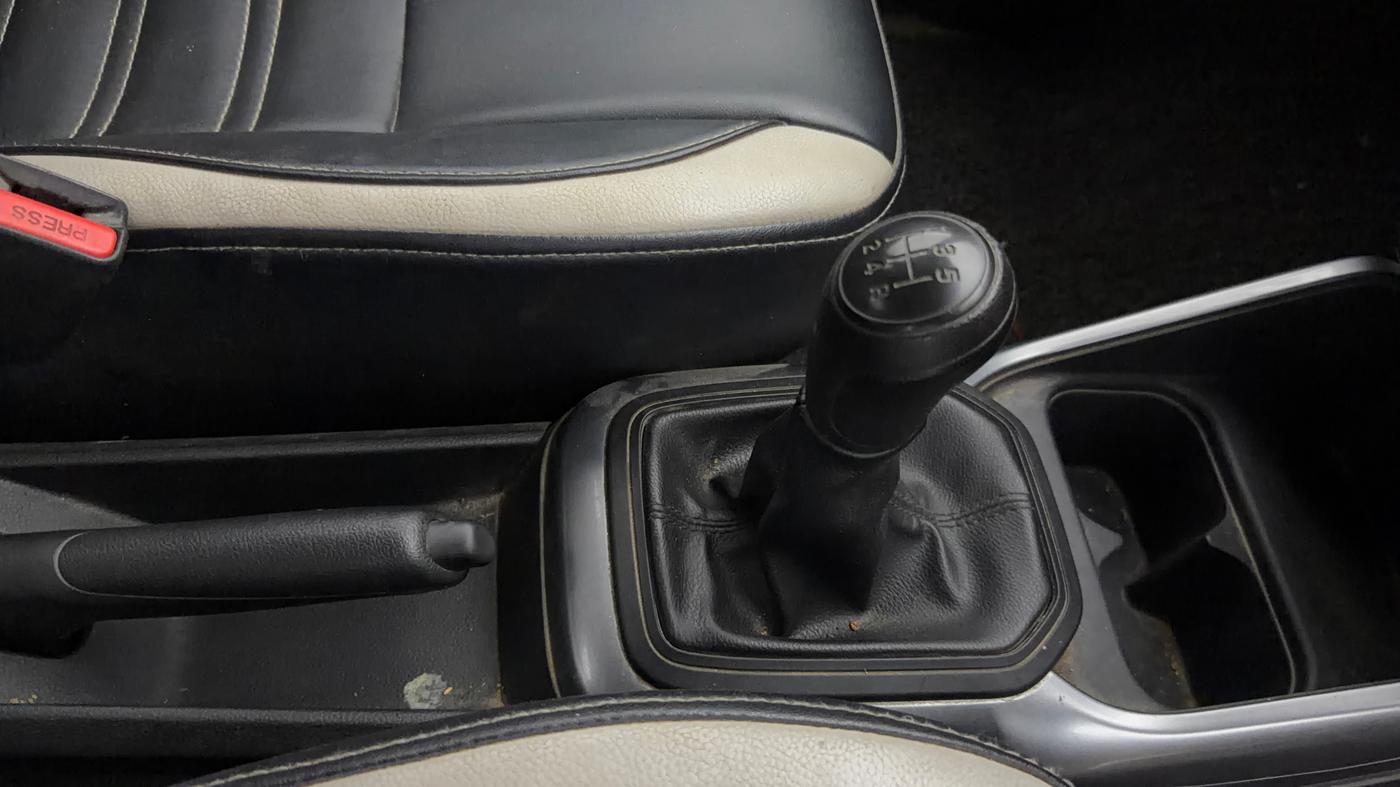 2023 Maruti IGNIS SIGMA 1.2, Petrol, Manual, 26,752 km, Gear Lever
