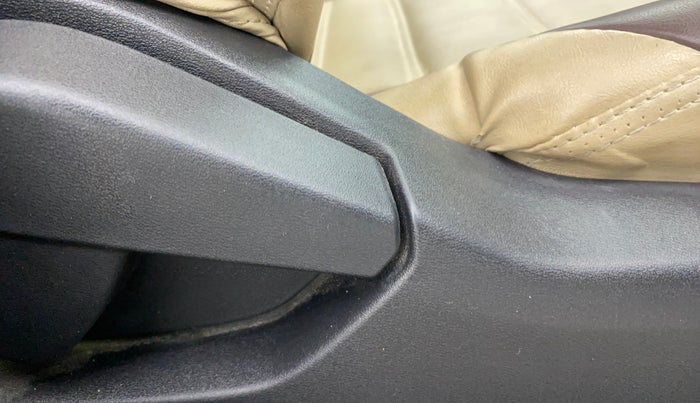 2021 Nissan MAGNITE XL, Petrol, Manual, 18,808 km, Driver Side Adjustment Panel