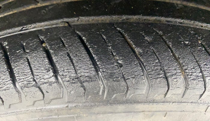 2021 Nissan MAGNITE XL, Petrol, Manual, 18,808 km, Left Front Tyre Tread