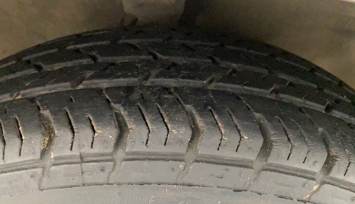 2014 Hyundai Santro Xing GL PLUS, Petrol, Manual, 69,029 km, Right Front Tyre Tread