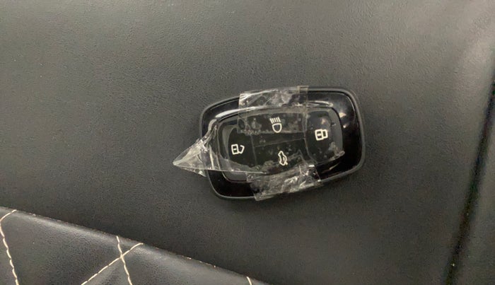 2022 Tata NEXON XZ PLUS PETROL SUNROOF, Petrol, Manual, 21,245 km, Key Close Up