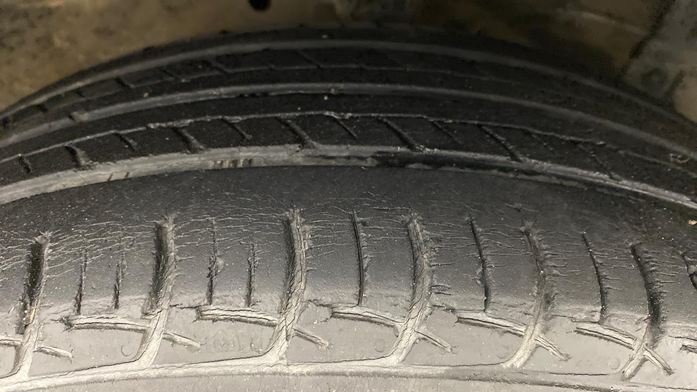 2013 Maruti Swift Dzire ZXI 1.2 BS IV, Petrol, Manual, 84,849 km, Right Front Tyre Tread