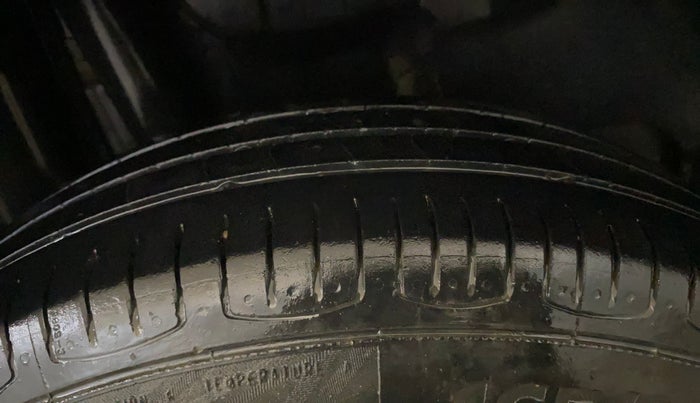 2018 Maruti Swift LXI, Petrol, Manual, 72,894 km, Right Rear Tyre Tread