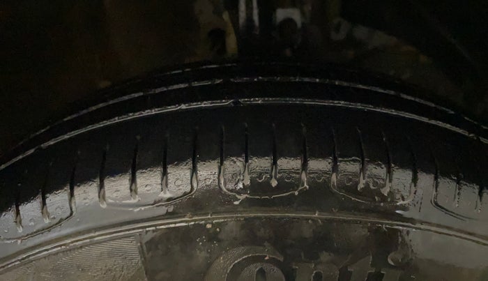 2018 Maruti Swift LXI, Petrol, Manual, 72,894 km, Right Front Tyre Tread