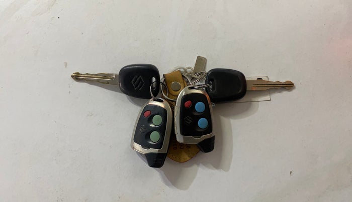 2018 Maruti Swift LXI, Petrol, Manual, 72,894 km, Key Close Up