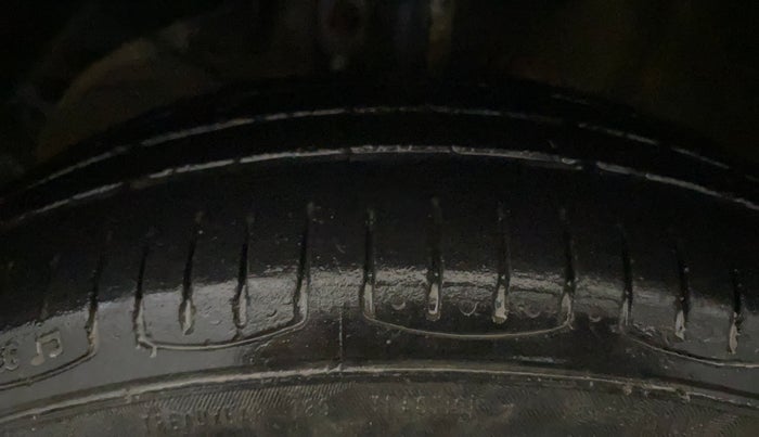 2018 Maruti Swift LXI, Petrol, Manual, 72,894 km, Left Front Tyre Tread