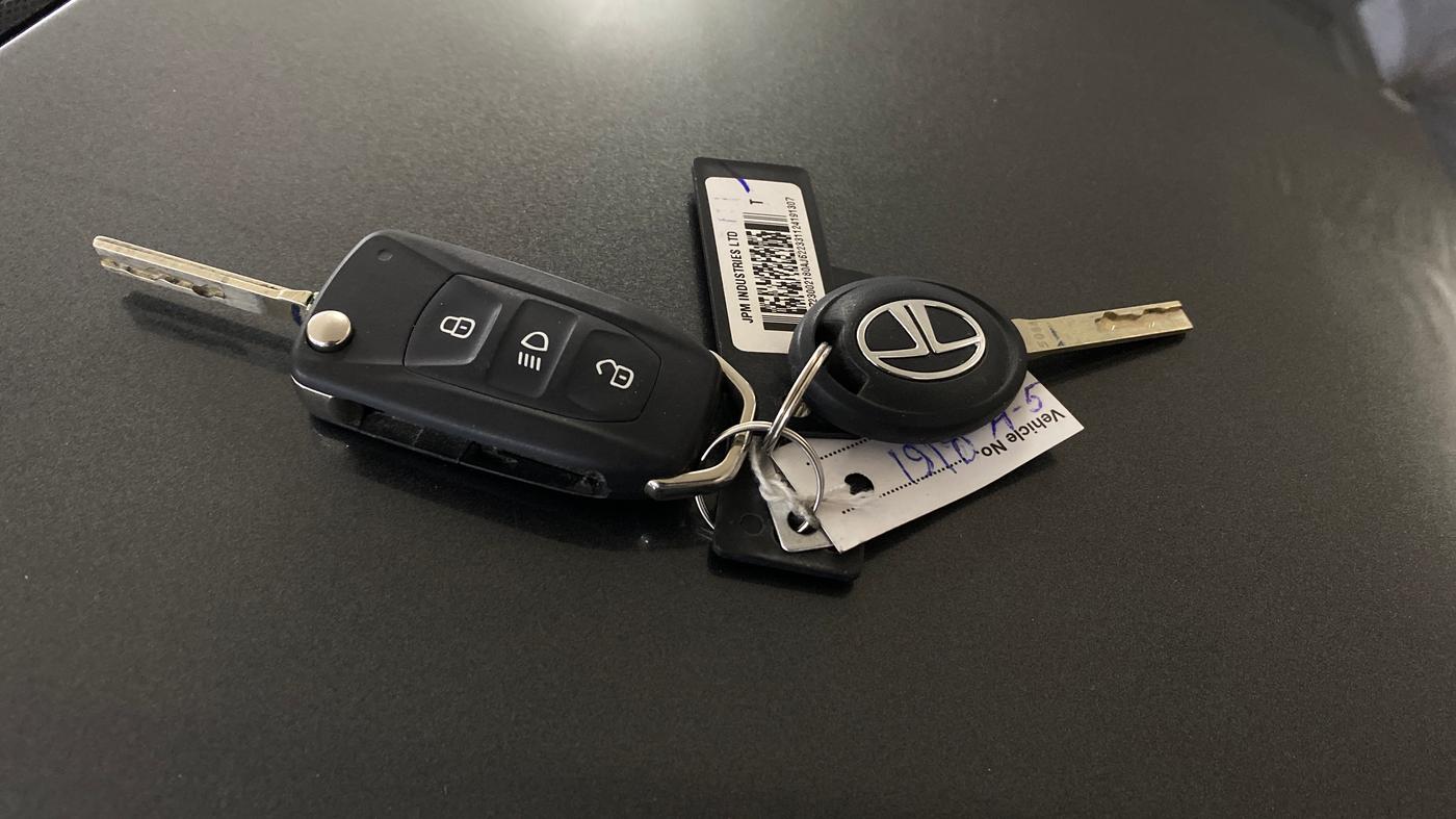 2025 Tata Tiago XT PETROL, Petrol, Manual, 11,015 km, Key Close Up