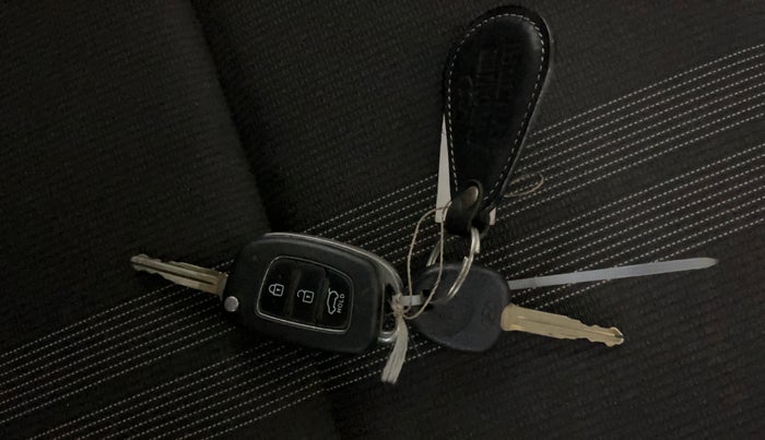 2019 Hyundai VENUE S 1.0 TURBO MT, Petrol, Manual, 54,753 km, Key Close Up