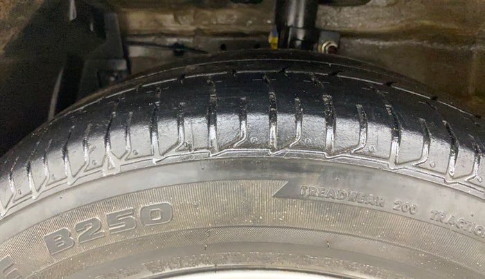 2017 Maruti Ertiga ZXI+, Petrol, Manual, 56,771 km, Left Front Tyre Tread