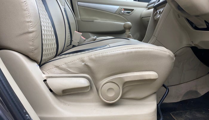 2017 Maruti Ertiga ZXI+, Petrol, Manual, 56,771 km, Driver Side Adjustment Panel