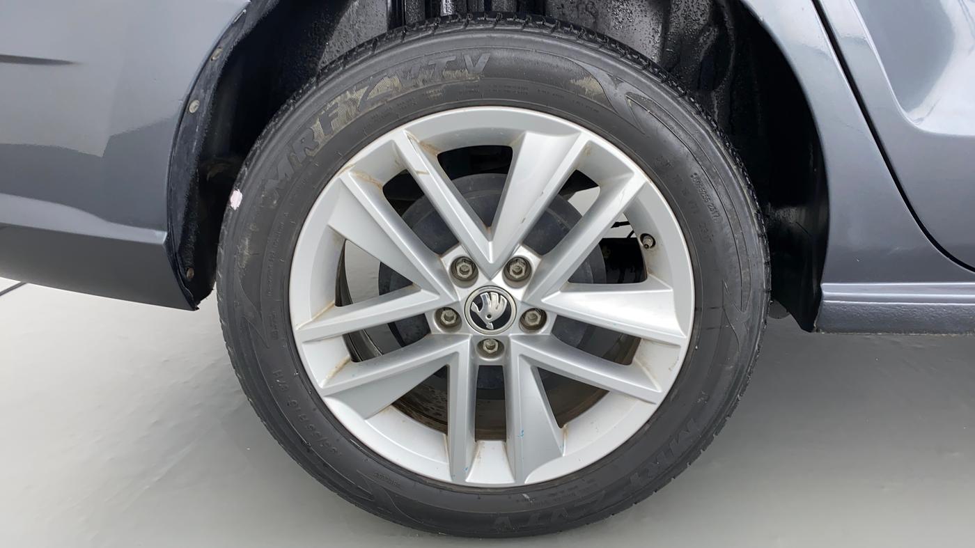 2017 Skoda Rapid ELEGANCE 1.6 MPFI AT, Petrol, Automatic, 50,500 km, Right Rear Wheel