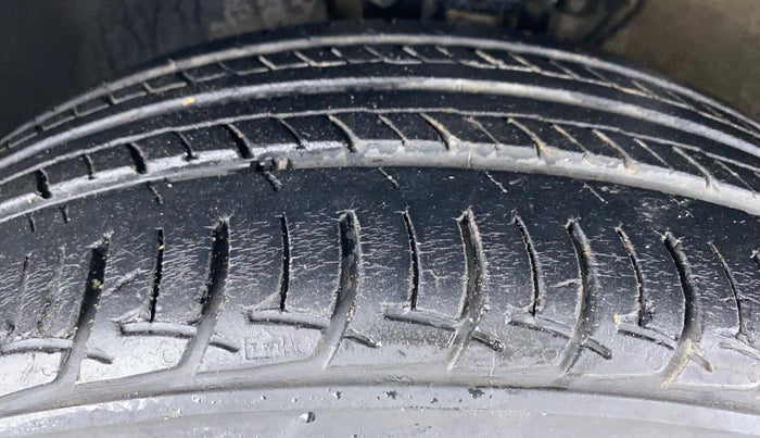2017 Skoda Rapid ELEGANCE 1.6 MPFI AT, Petrol, Automatic, 50,500 km, Left Front Tyre Tread