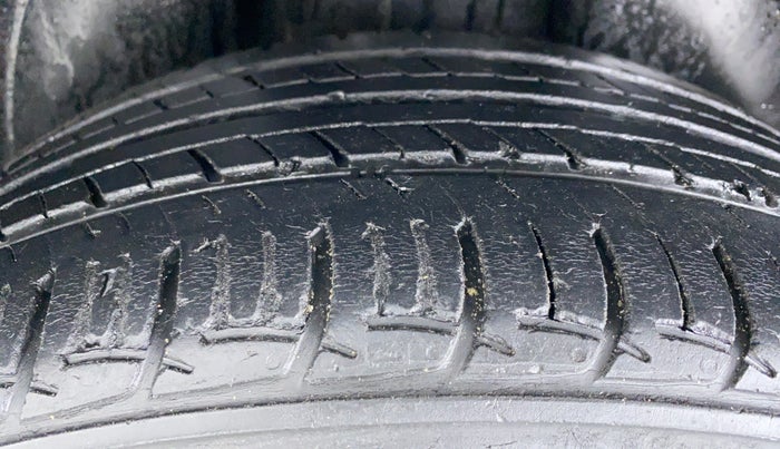 2017 Skoda Rapid ELEGANCE 1.6 MPFI AT, Petrol, Automatic, 50,500 km, Right Rear Tyre Tread