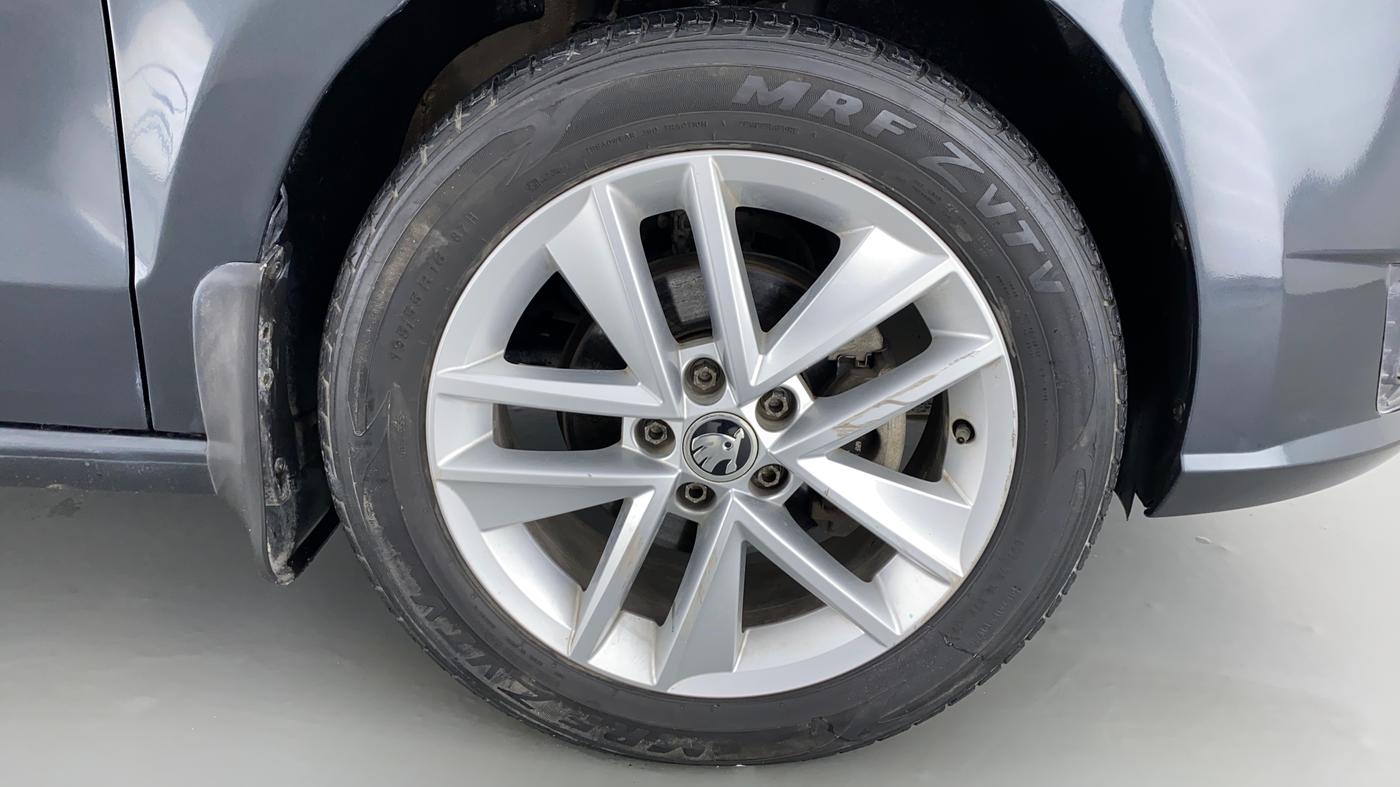 2017 Skoda Rapid ELEGANCE 1.6 MPFI AT, Petrol, Automatic, 50,500 km, Right Front Wheel