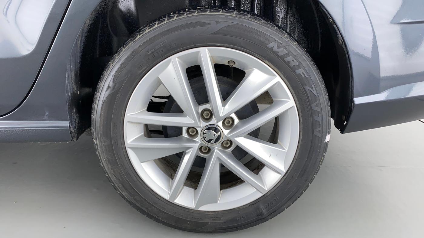 2017 Skoda Rapid ELEGANCE 1.6 MPFI AT, Petrol, Automatic, 50,500 km, Left Rear Wheel
