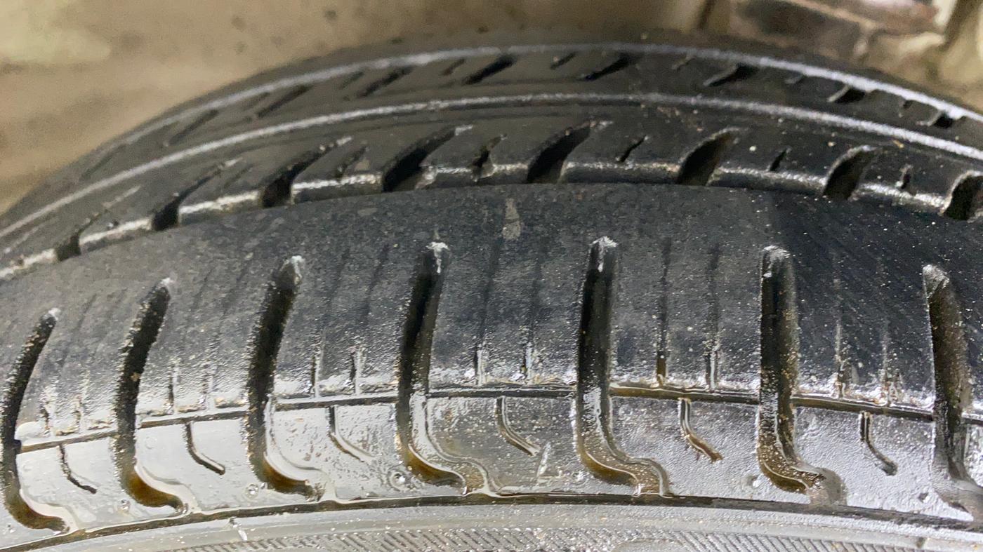 2010 Maruti Zen Estilo VXI, Petrol, Manual, 34,903 km, Left Front Tyre Tread