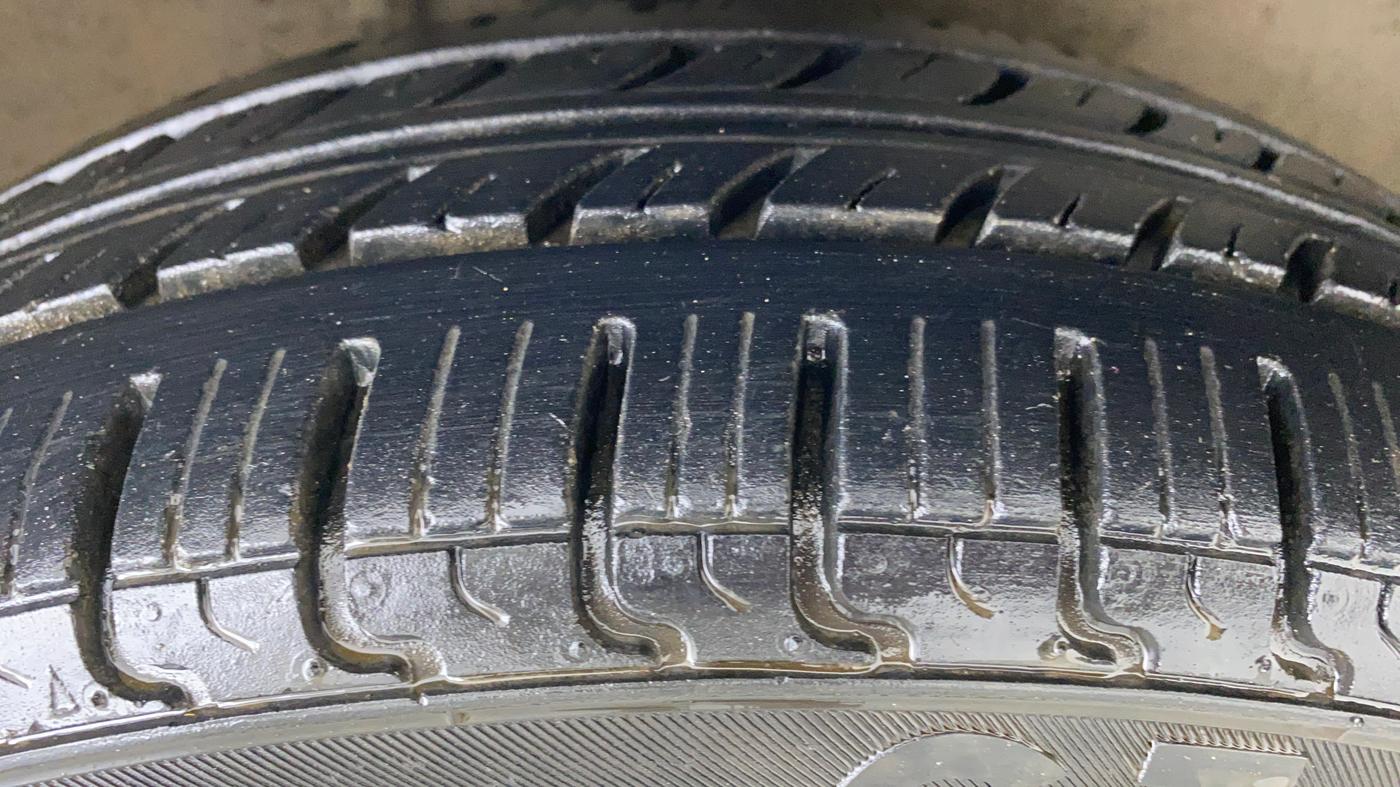 2010 Maruti Zen Estilo VXI, Petrol, Manual, 34,903 km, Right Front Tyre Tread
