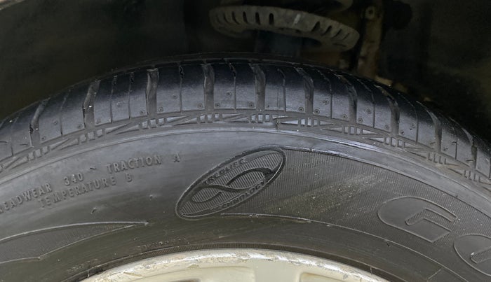 2014 Volkswagen Vento HIGHLINE PETROL AT, Petrol, Automatic, 32,543 km, Left Front Tyre Tread